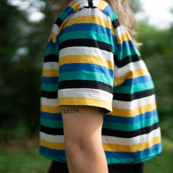 Authentic GUESS crop striped tee - Picture 4 of 7